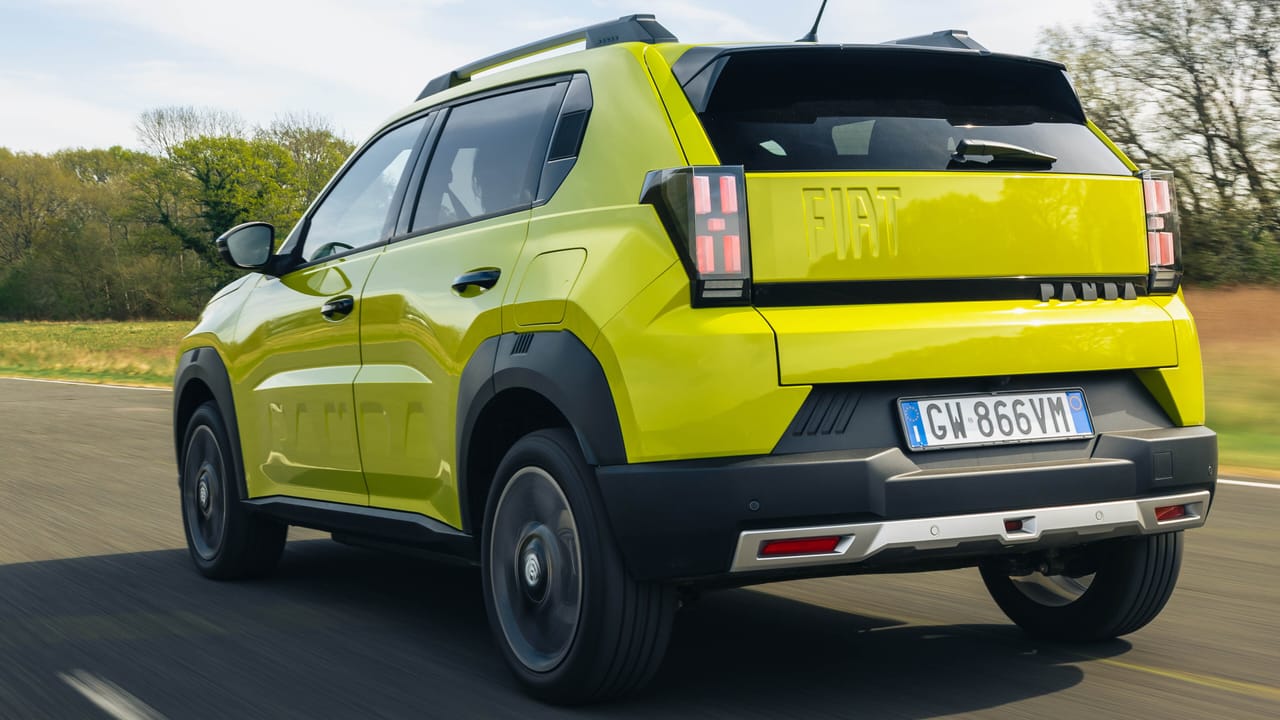 articleoutline's tweet card. Top 50 Cheapest Electric Cars in the UK You Can Buy Now Thinking about switching to an electric car but worried about the price tag? Good news! The UK