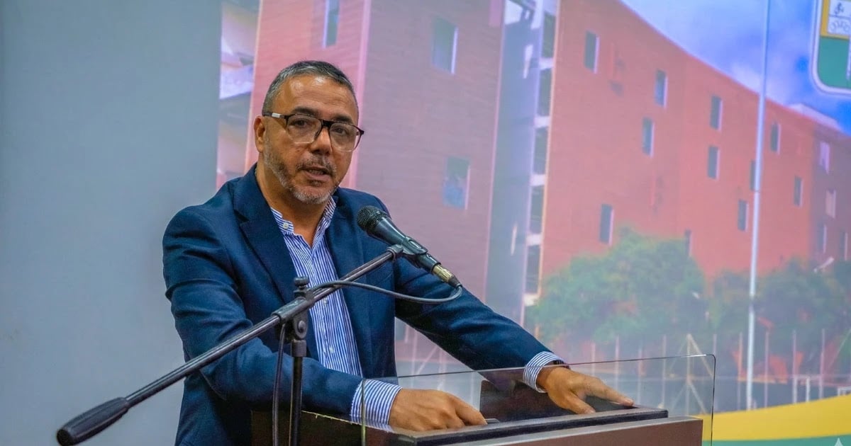 JuanPazRever's tweet card. Primicias de la política, empresariales y de la farándula