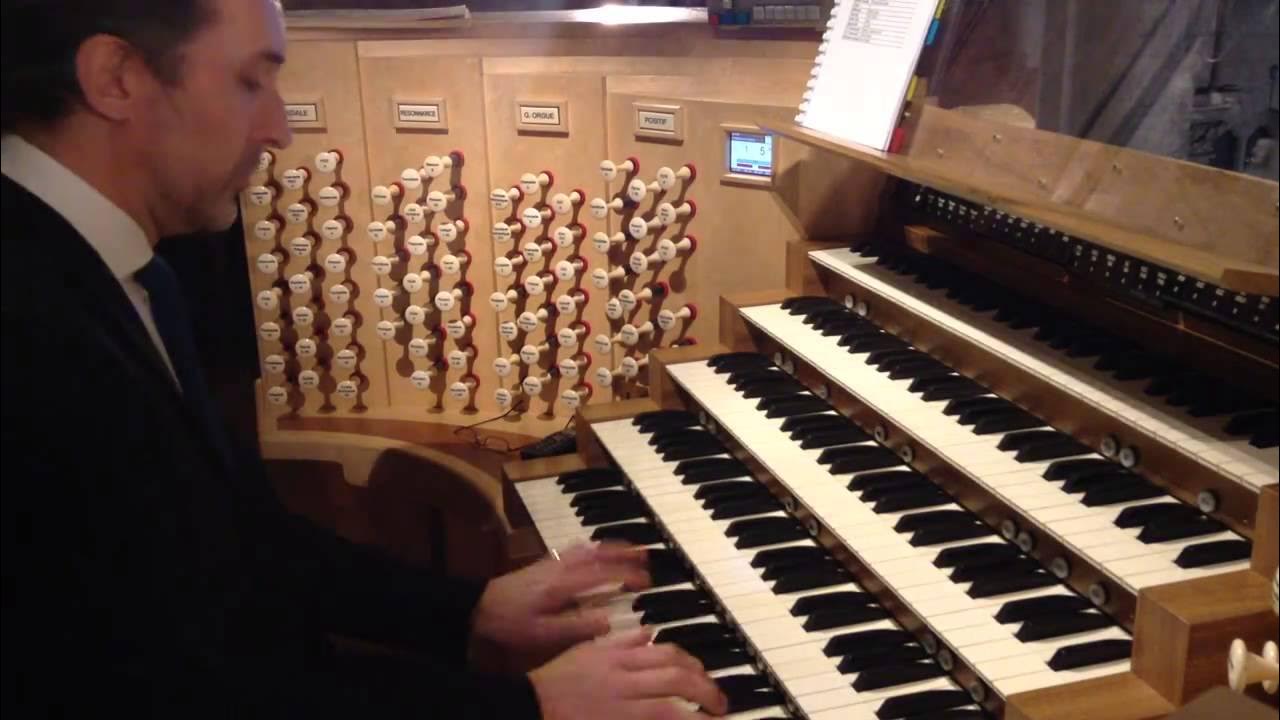 nathan_botts's tweet card. La Marseillaise à Notre-Dame de Paris - PrayforParis 13/11/2015