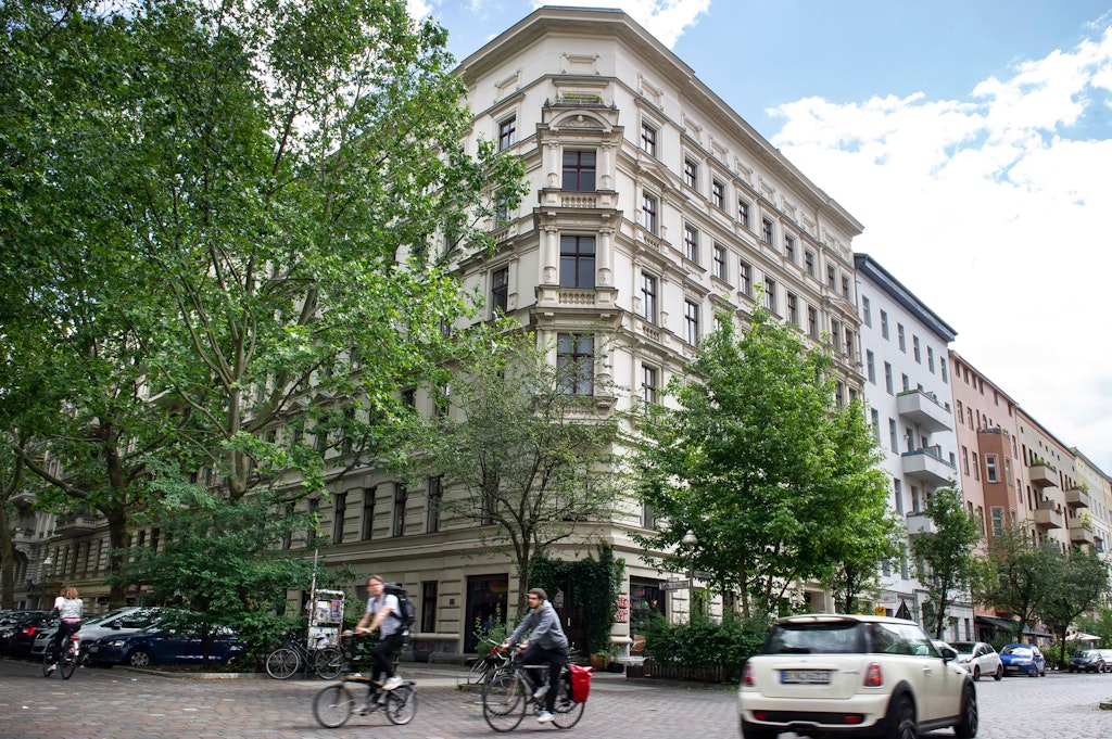 pneumannberlin's tweet card. Im Wohnviertel rund um die Graefestraße soll es mindestens sechs Monate nicht mehr erlaubt sein, Autos abzustellen. Darüber entscheidet das Bezirksparlament.