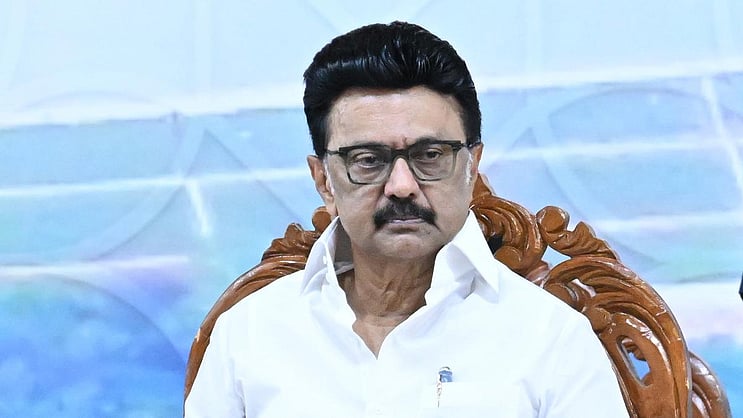 TamilTheHindu's tweet card. சென்னை: தமிழகத்​தில் வடகிழக்கு பரு​வ​மழை தீவிரமடைந்து வரும் நிலை​யில், வானிலை நில​வரம், முன்​னெச்​சரிக்கை நடவடிக்​கைகள் குறித்து சென்னை தலை​மைச் செயல​கத்​தில் அ