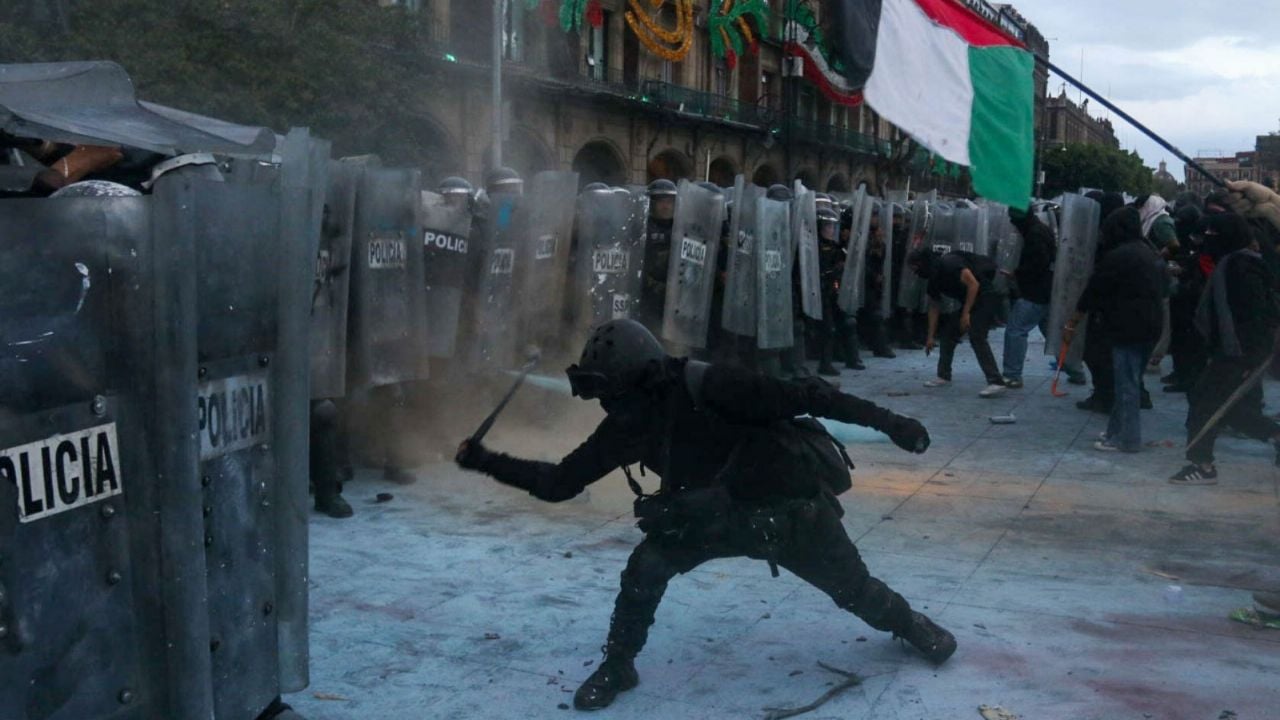 LuisGon80962126's tweet card. El Bloque Negro ha provocado desmanes en protestas contra la gentrificación, la conmemoración del 2 de octubre, y más recientemente la marcha a la que convocó la llamada Generación Z; fuentes...