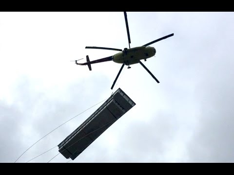 CompassPoolsEu's tweet card. Presun bazéna FAST LANE vrtuľníkom