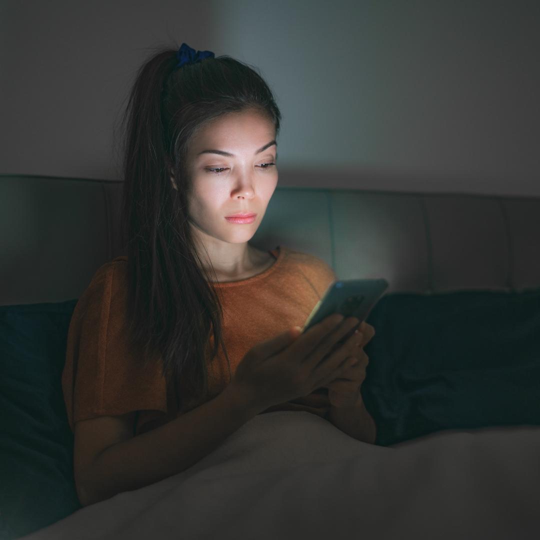 NexalinTech's tweet card. Discover the 10 worst things that you can do to ruin your sleep with insomnia. Change your ways by avoiding these poor choices to get better rest.