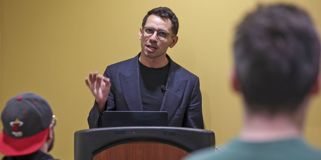 Mdixon55's tweet card. Fishback, an investment firm CEO and political newcomer, is publicly feuding with Trump advisers, and there are questions about his ties to the Florida governor's team.