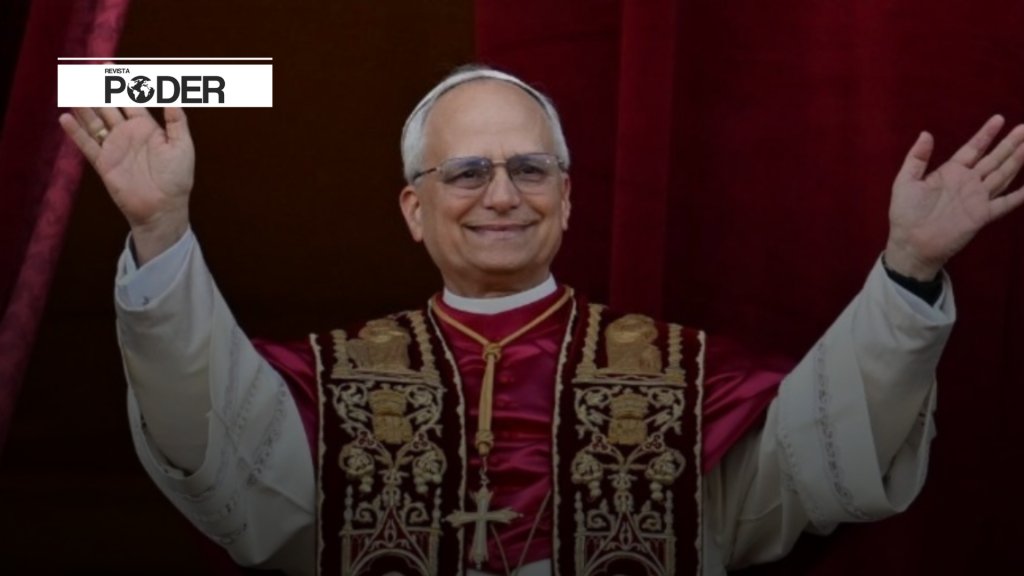 RevistaPODERcol's tweet card. El papa León XIV aterrizó este jueves en Ankara para iniciar su primer viaje internacional desde que asumió el pontificado, una visita cargada de simbolismo religioso y contenido diplomático.