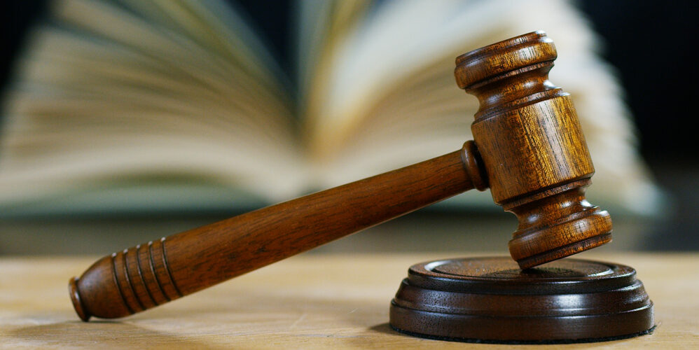 Smart_Translate's tweet card. The Association of Independent Judicial Interpreters of California's lawsuit accuses One Call of stealing interpreter names and credentials since 2021.