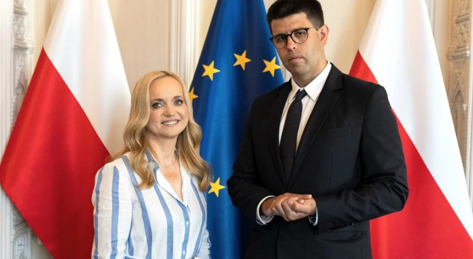 sas111_8's tweet card. Spór między Ministerstwem Zdrowia a Naczelną Izbą Lekarską przeniósł się wczoraj na portal X. Po tygodniach narastającego napięcia wokół zmian w zasadach pracy i wynagradzania medyków resort zamieś...