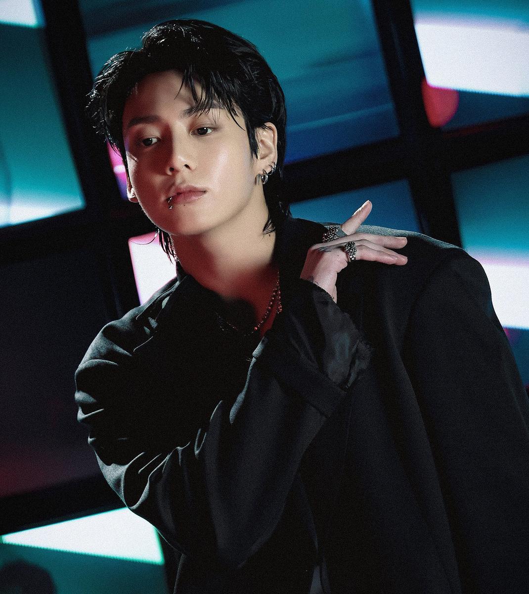 topstarnews's tweet card. 방탄소년단(BTS) 정국이 세계 최대 음원 스트리밍 플랫폼 스포티파이에서 다시 한번 글로벌 슈퍼 팝스타의 위상을 증명했다. 스포티파이가 집계한 11월 14일부터 20일까지 위클리 톱 송 글로벌 차트에서 정국이 2023년에 발표한 첫 솔로 데뷔곡 Seven이 64위를 기