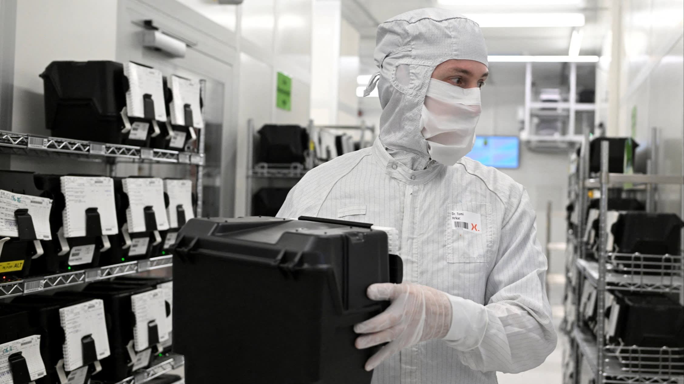 RnaudBertrand's tweet card. Takeover of Nexperia plunges Netherlands into US-China tech war