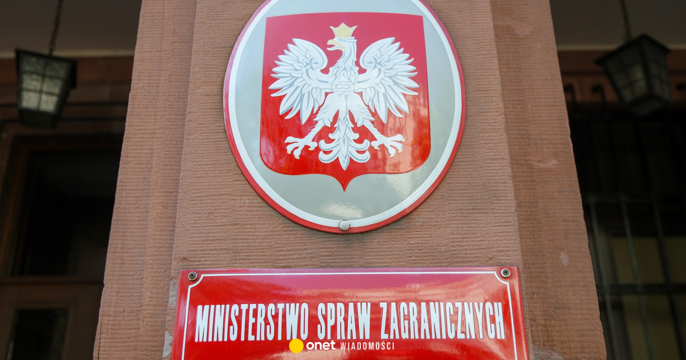 OnetWiadomosci's tweet card. — To krok, którego się spodziewaliśmy — tak rzecznik MSZ Maciej Wewiór skomentował rosyjską decyzję o zamknięciu polskiego konsulatu w Irkucku. — My nie planujemy kroków odwetowych z uwagi na to,...