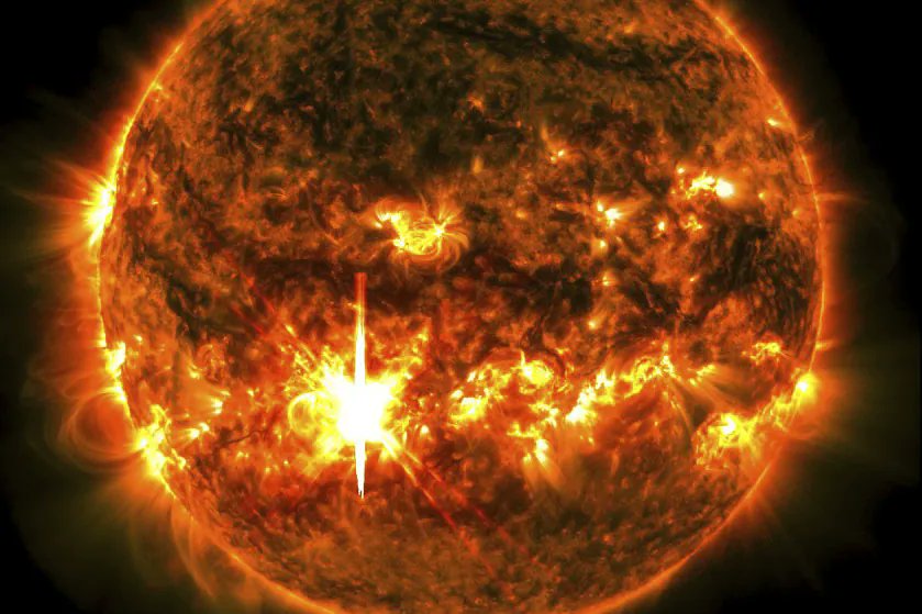 elmundoes's tweet card. La Tierra depende, en muchos aspectos, del llamado clima espacial. Y uno de los factores que más influye en ese clima es el Sol. Nuestra estrella lanza constantemente radiación...