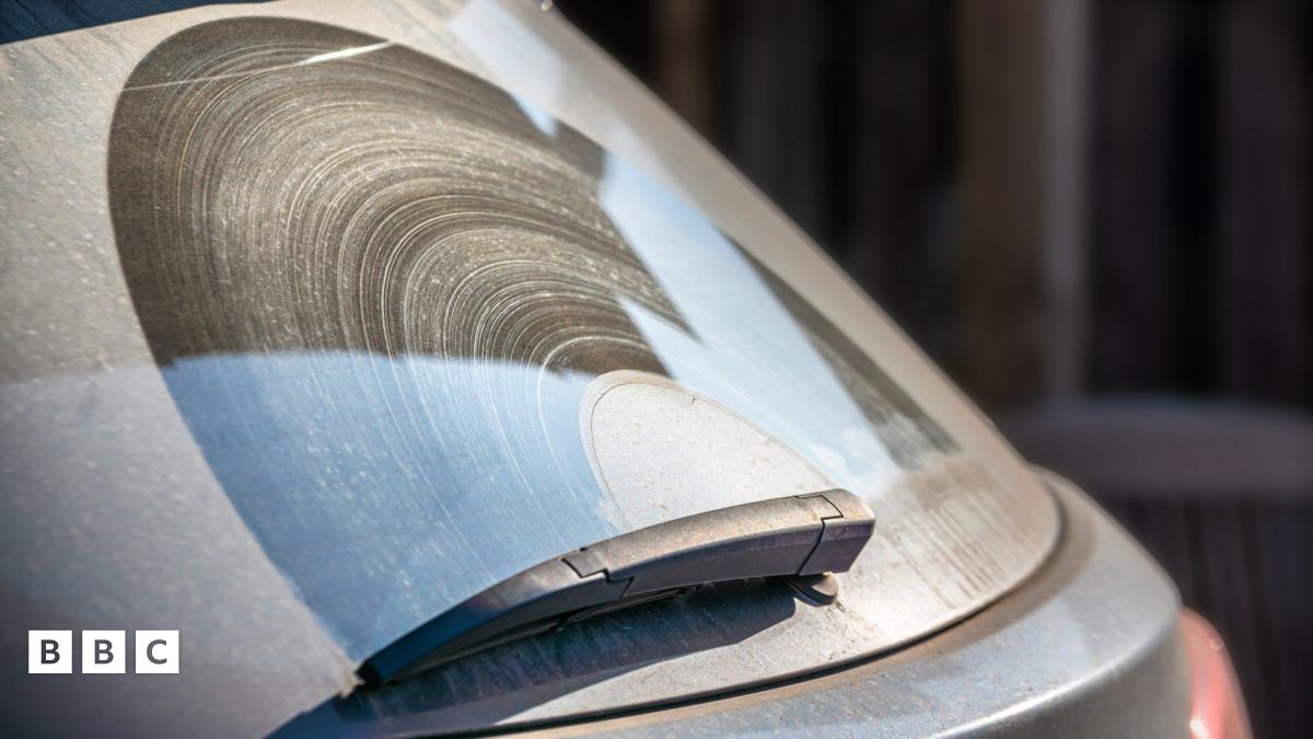 beilinglaoshi's tweet card. This week's hot weather has brought not only high temperatures, but a dumping of dust from the Sahara desert. Find out more here...