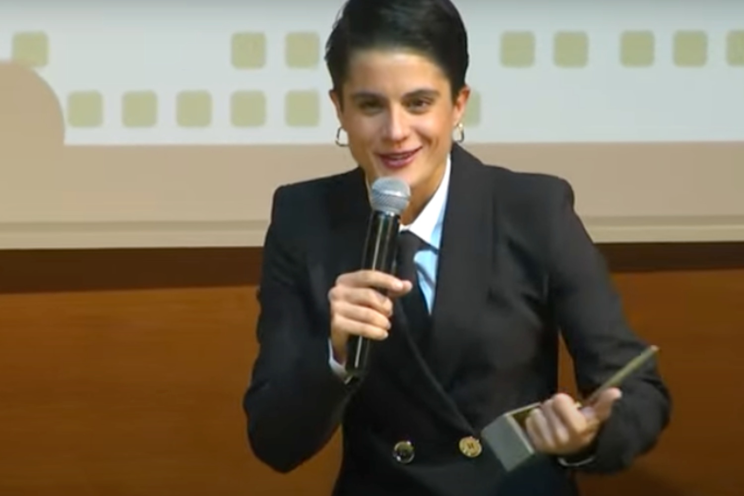 granadadigital's tweet card. La atleta recibe el reconocimiento de la prensa deportiva granadina por un año histórico en 2025. conoce los detalles.