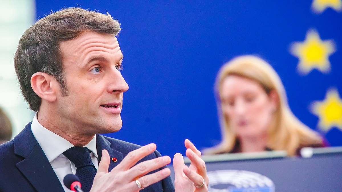 chrisenfran's tweet card. Beelden van het gesprek worden massaal gedeeld door met name Franse twitteraars.