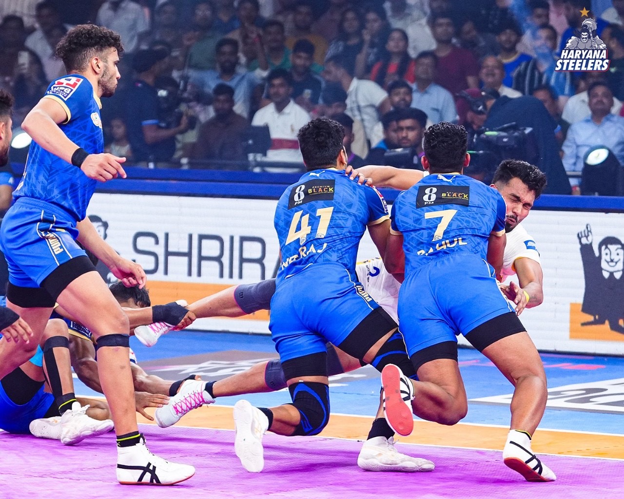 the_sports247's tweet card. The Haryana Steelers and Tamil Thalaivas faced off in a thrilling match that ended with the Steelers maintaining composure to win 38–36 at the SMS Indoor Stadium in Jaipur on Saturday. Beyond the...