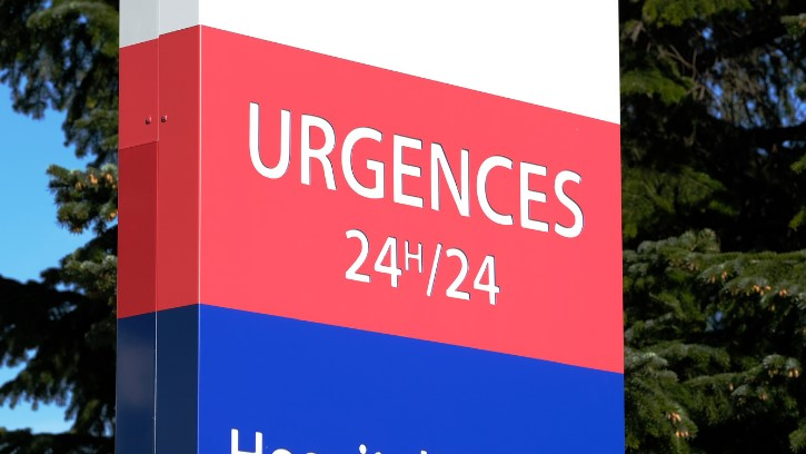 maritimamedias's tweet card. Suite à la fermeture des centres médicaux, les urgences voient affluer plus de monde. Nicolas Isnard a exprimé son mécontentement sur les réseaux sociaux