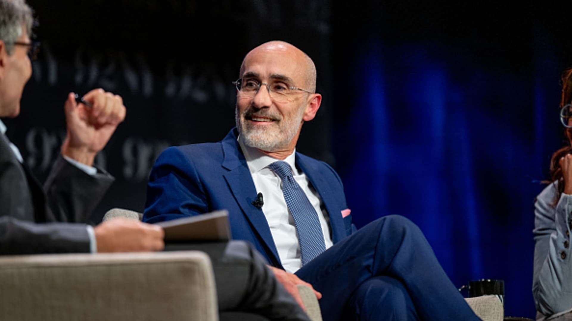 sudhirmankodi's tweet card. The most successful people have morning routines that set them up for greatness. Here's how leading happiness expert Arthur Brooks starts his day.