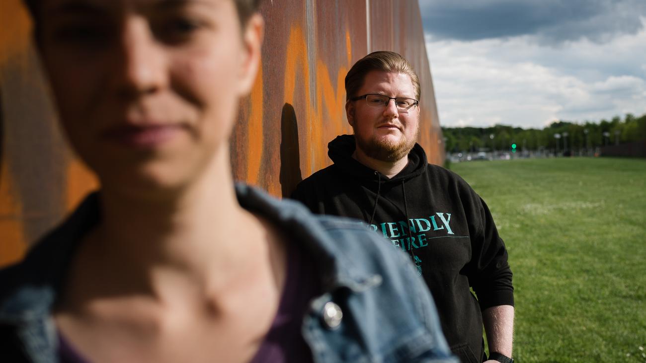 seriousproblem_'s tweet card. Unsere Autorin kennt Peter Smits als Orga-Talent ihrer Abiklasse. Heute hat er als YouTuber PietSmiet Millionen Fans. Wie ist das nur passiert? Ein Wiedersehen