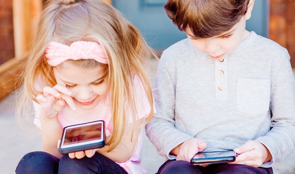 KidsburghPgh's tweet card. Now that screen-time recommendations are more flexible, it's time for new rules.  Common Sense Media offers advice on healthy media habits for little kids.