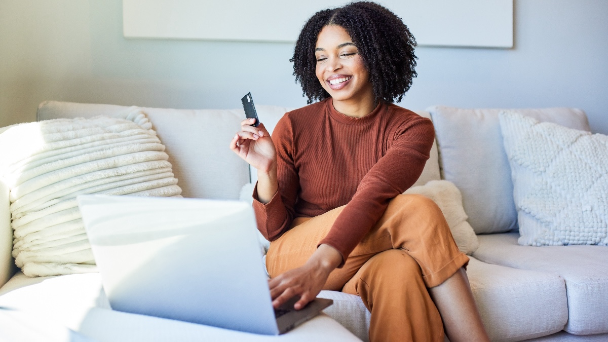 WomansWorldUS's tweet card. From cash-back rewards to the ‘it’ deal site (hint: it's Reddit!), our pros have you covered