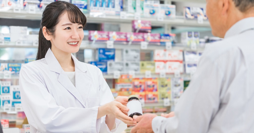 JMDC_STORIES's tweet card. 保険者が知るべきスイッチOTC医薬品のメリットを、加入者対応・医療費削減の観点から整理。活用促進のための実務ポイントまでわかりやすく解説します。