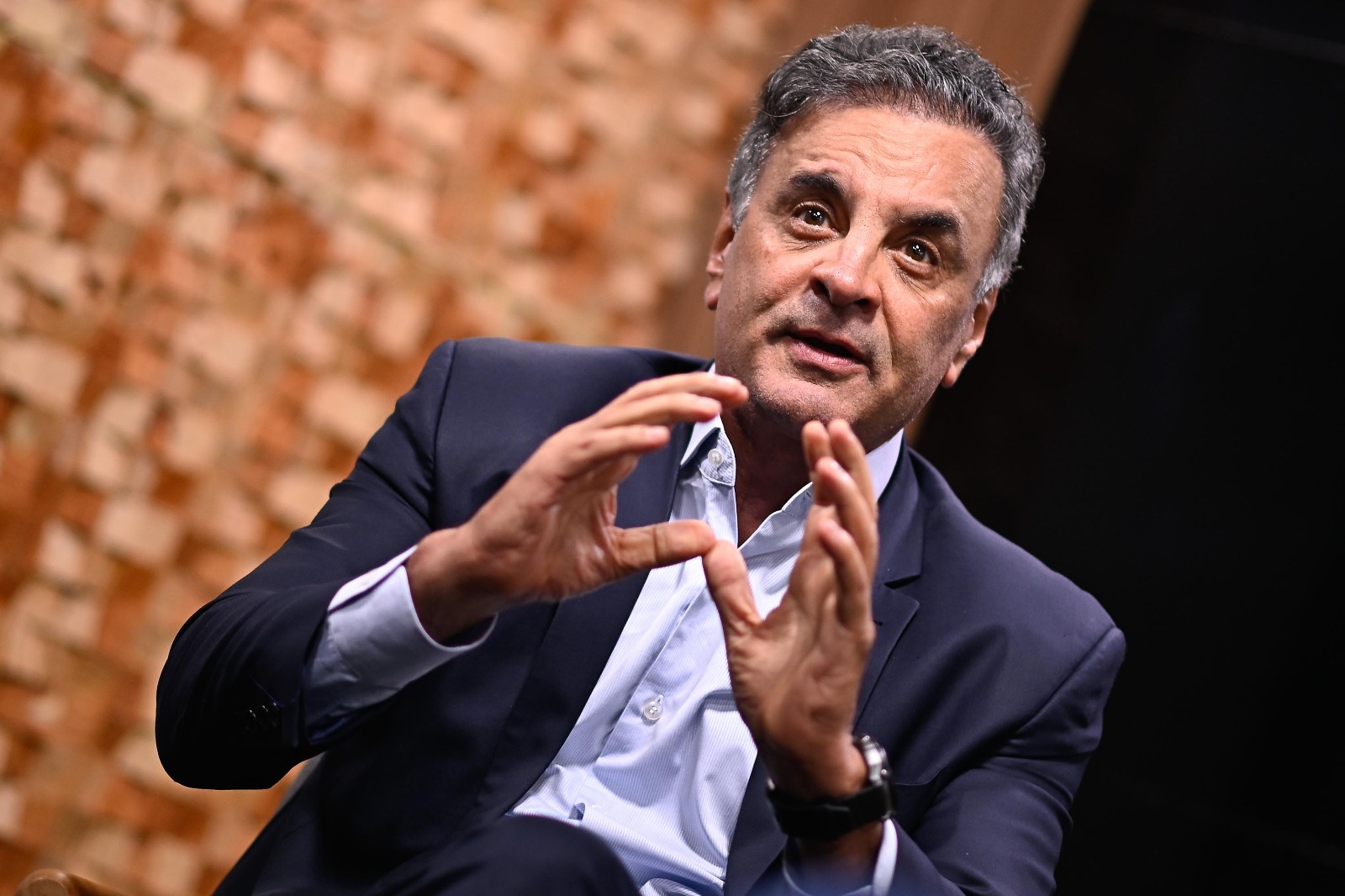 Metropoles's tweet card. À coluna, deputado Aécio Neves (PSDB-MG) contou ter feito uma sugestão ao governador Tarcísio de Freitas para a disputa presidencial de 2026