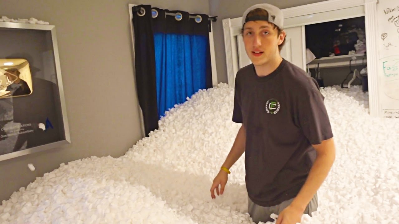 FaZe_Rain's tweet card. THE BEST PRANK I'VE EVER DONE...