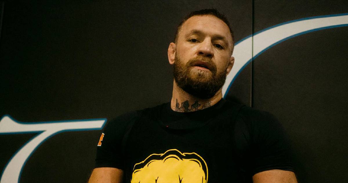 hmetromy's tweet card. London: Conor McGregor dilihat meludah ke arah seorang peminat yang mengejek dirinya dengan mengaitkan nama Khabib Nurmagomedov.