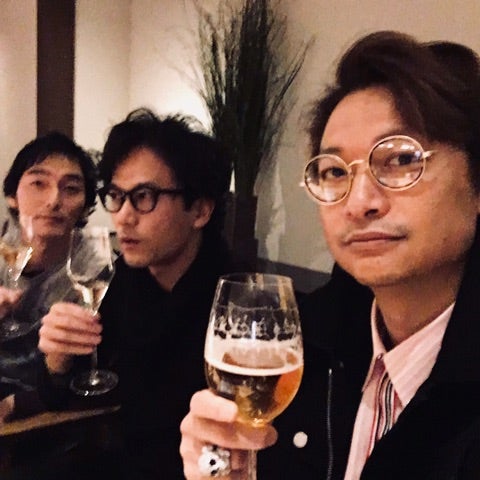 ingkgrofficial's tweet card. おはようございます。今年も残すところあと三日。 年の瀬に入り賑わいを見せる街皆さんはどんな年末をお過ごしでしょうか？昨夜は「新しい地図」の忘年会。お箸で料理を…