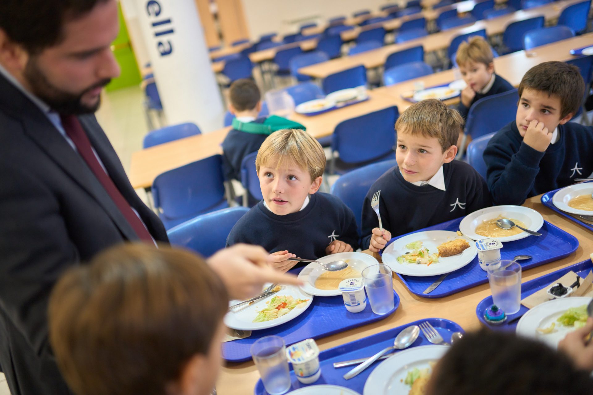AndelColegio's tweet card. El colegio dispone de instalaciones propias para la cocina que permiten realizar las comidas diariamente en nuestro comedor escolar.
