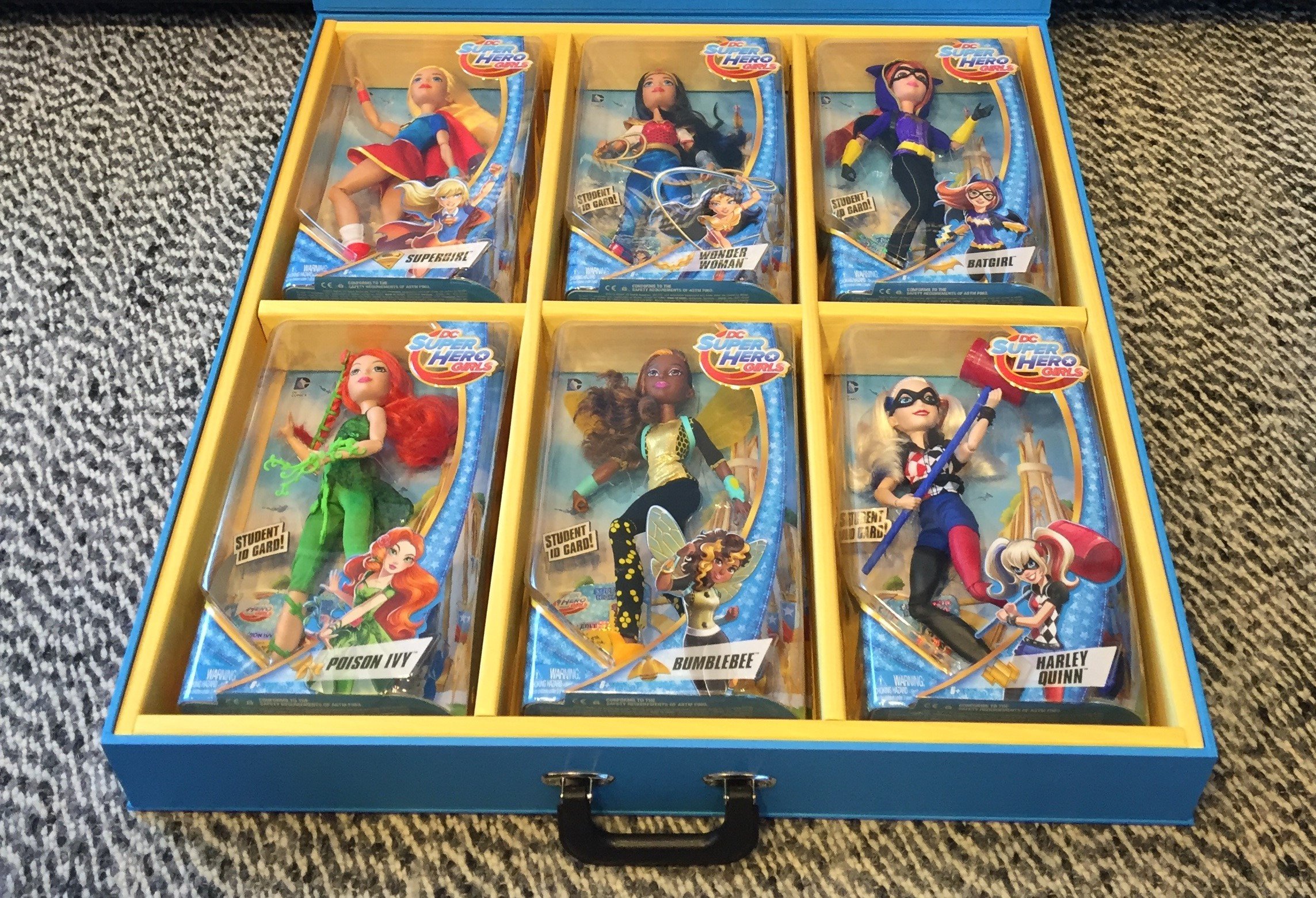 codemonkey37's tweet card. You have a chance to win a complete set of DC Super Hero Girls action dolls!