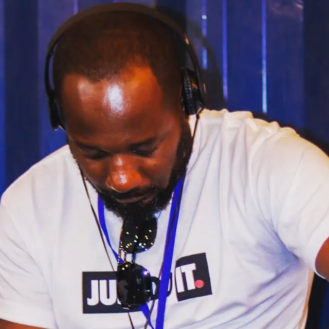 Pagodedobem90f1's tweet card. Pagode do Bem | Evento Pagode 90 | (@pagodedobemsunset) • Instagram photo