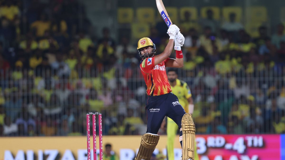 statemirrornewz's tweet card. IPL 2025 के 49वें मैच में पंजाब किंग्स ने चेन्नई सुपर किंग्स को 4 विकेट से हरा दिया. श्रेयस अय्यर ने शानदार अर्धशतक लगाया. इस हार के साथ ही CSK प्लेऑफ की रेस से बाहर होने वाली पहली टीम बन गई है....