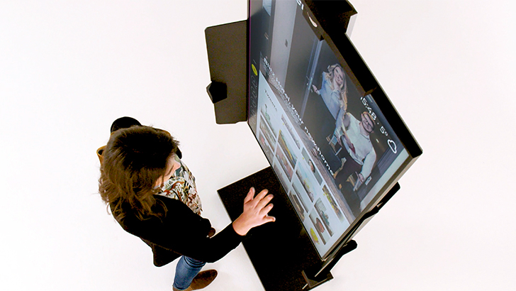 airxtouch's tweet card.   Samsung Electronics France et iNUI Studio présentent AIRxTOUCH® KIOSK SÉRIE 2. Cette solution de kiosque interactif sans contact offre la même