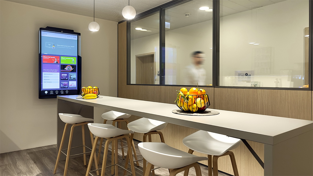 DigitalAVMag's tweet card. Samsung e iNUI Studio han instalado en los coffee corner de este bufete de abogados de Luxemburgo los terminales interactivos sin contacto AirxTouch Kiosk.