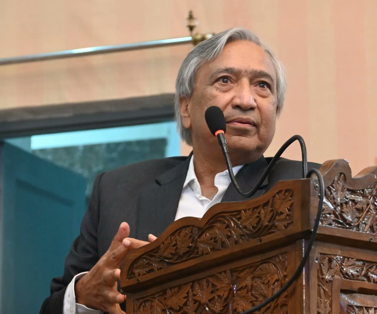 RisingKashmir's tweet card. ‘BJP spreads hatred after failing to fulfill promises’