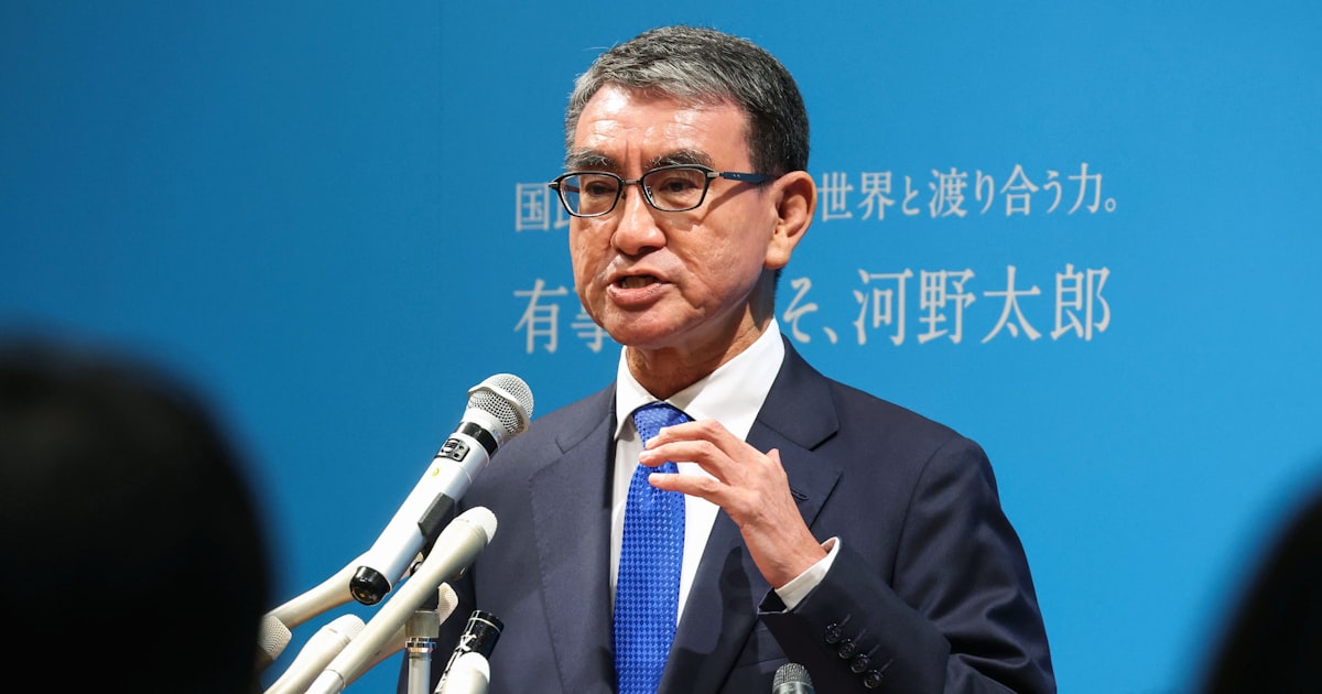 nikkeiseijibu's tweet card. 河野太郎デジタル相は29日のテレビ東京「ワールドビジネスサテライト（WBS）」で金銭解雇も含めた解雇規制の緩和検討に意欲を示した。「（雇用の）流動性を高めるためには必要だと思う」と述べた。河野氏は9月の自民党総裁選への立候補を表明している。解雇を受け入れる代わりに労働者が金銭を受け取る解雇の金銭解決制度に前向きな姿