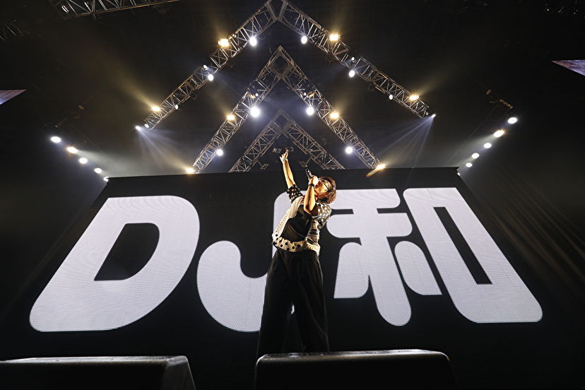 baguuse's tweet card. 累計24作、合計売上130万枚を超える「ミックスCD」がある。手がけたのはDJ和という一人の男。