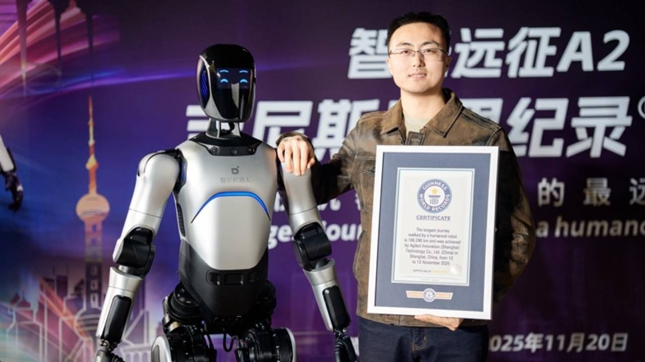 ChineseCGMumbai's tweet card. The Agibot A2, developed by Chinese engineers, trekked from Suzhou to Shanghai over three days without human assistance. A humanoid robot in China has made history by walking 106 kilometres non-stop,...