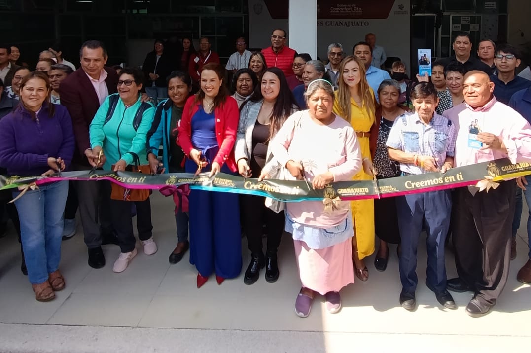 ElOtroEnfoque1's tweet card. El programa “Tú Puedes Guanajuato” inauguró un módulo en Comonfort para facilitar créditos, financiamiento y asesoría a emprendedores, comerciantes y familias del municipio.