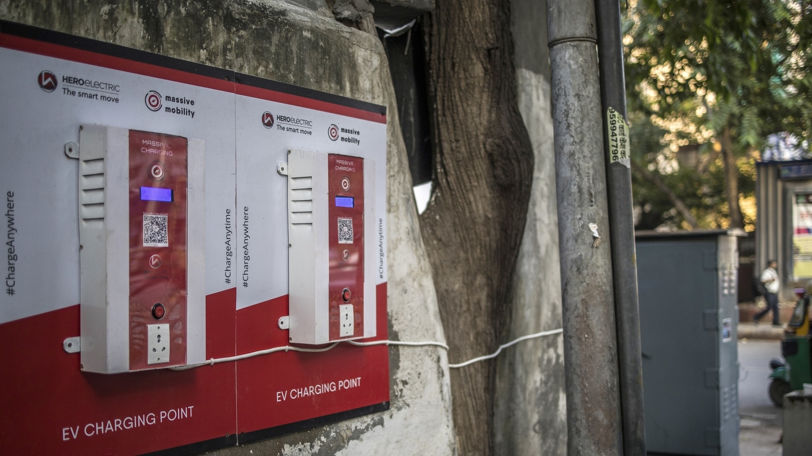 HindustanTimes's tweet card. With a customer potentially having to pay ₹2,500 for an electric vehicle charging station, Delhi is providing the cheapest of such facilities in the entire country.