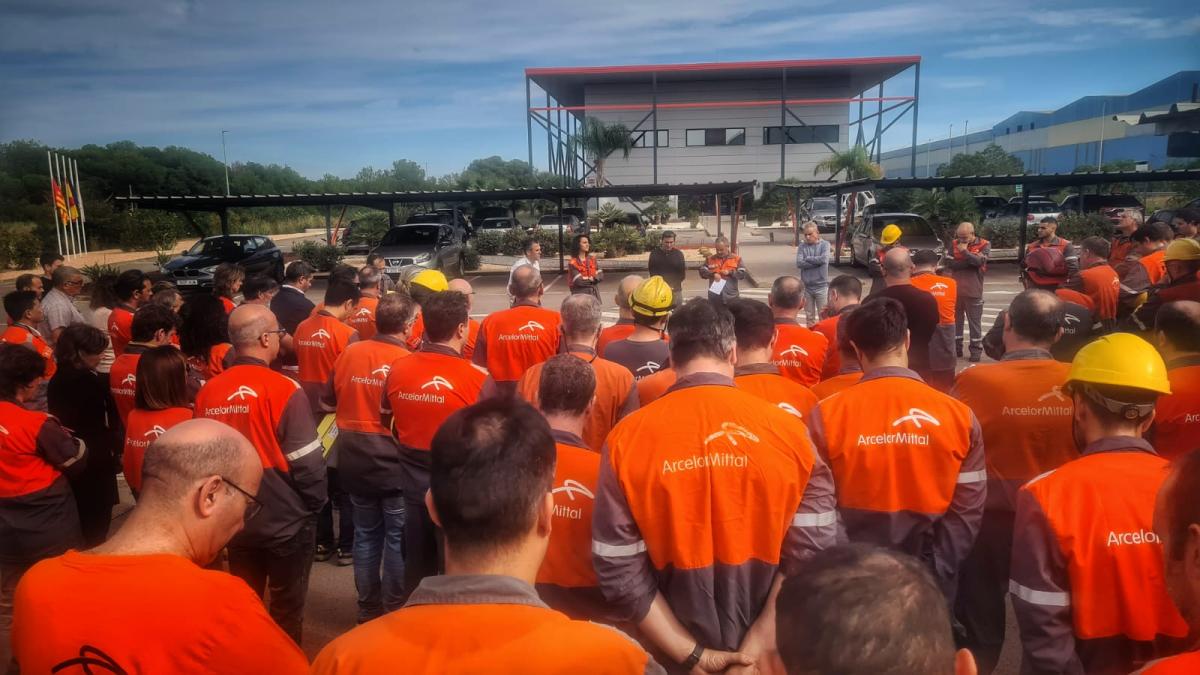 am_ccoo's tweet card. CCOO de Industria y UGT FICA acaban de firmar con ArcelorMittal el primer plan de igualdad de la empresa siderúrgica. En la reunión que esta semana mantuvo la comisión negociadora también se selló el...