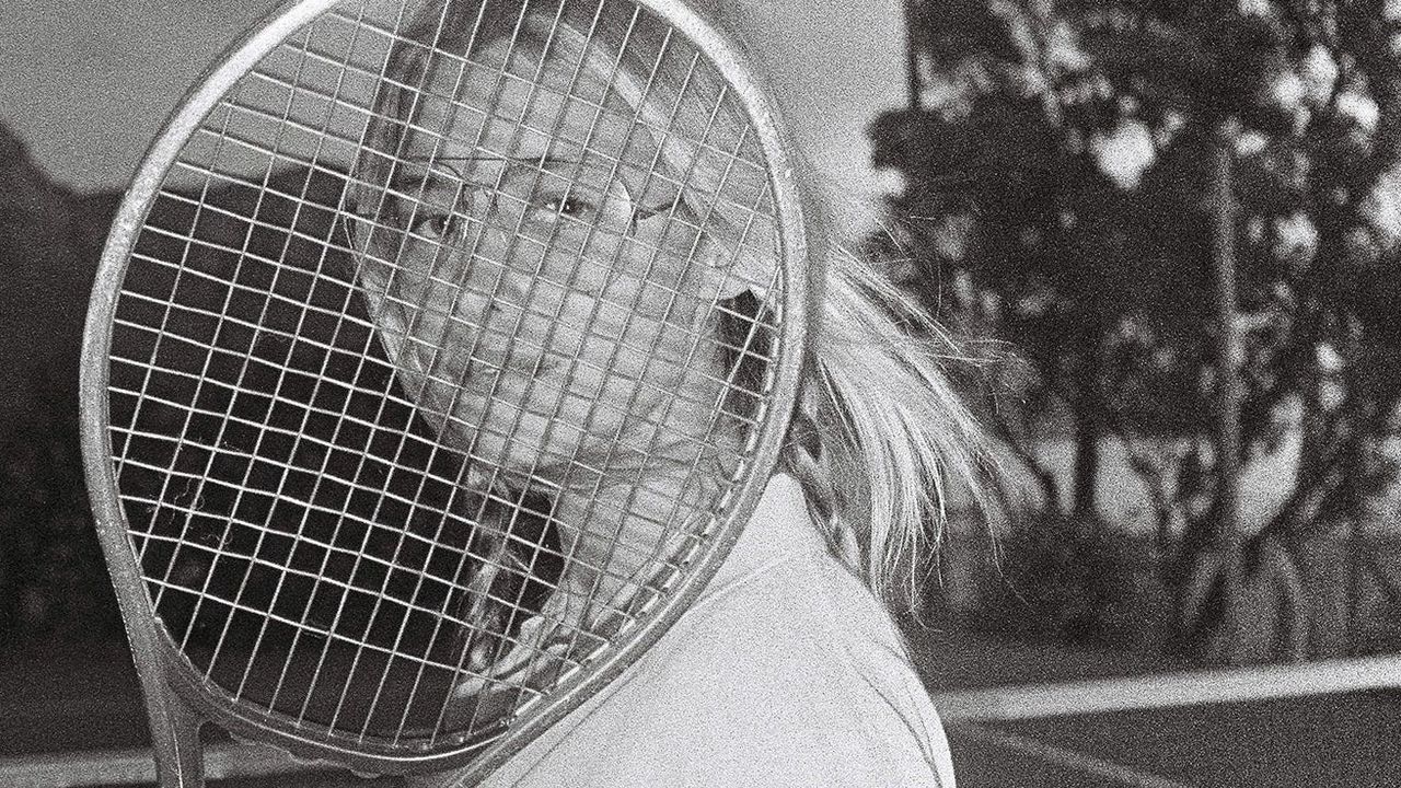 VogueRunway's tweet card. Game. Set. Match.