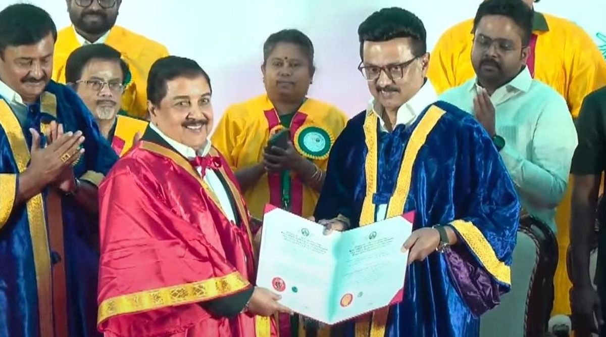 IeTamil's tweet card. நடிகர் சிவக்குமாருக்கு வாழ்நாள் சாதனைக்காக மதிப்புறு முனைவர் பட்டத்தை முதலமைச்சர் மு.க.ஸ்டாலின் வழங்கினார்.