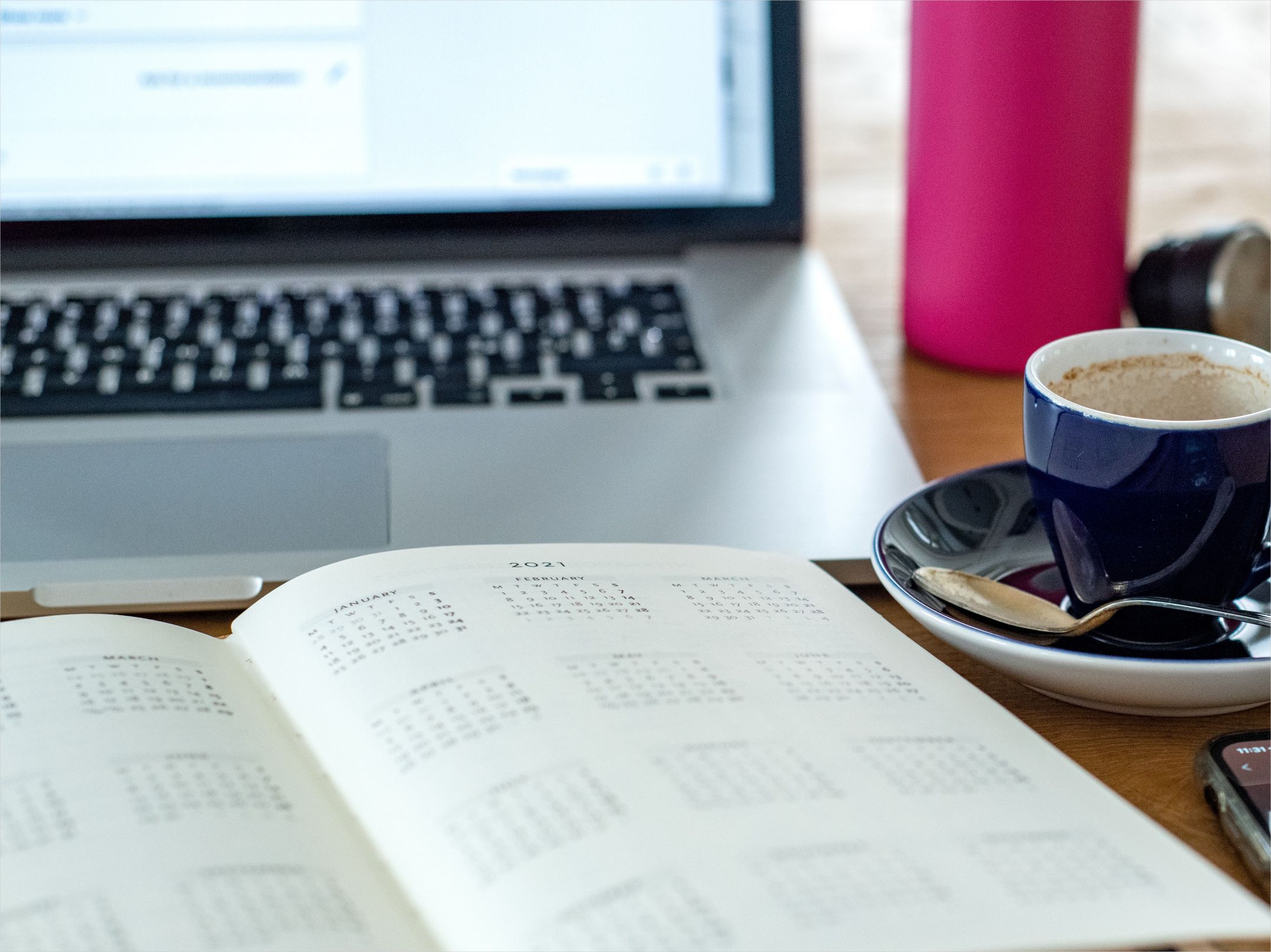 MUCourseDesign's tweet card. It is important to clearly explain your online teaching plan to students at the start of the course, so they know what to expect each week. Here, Dawn Gilmore explains why and how to outline your...