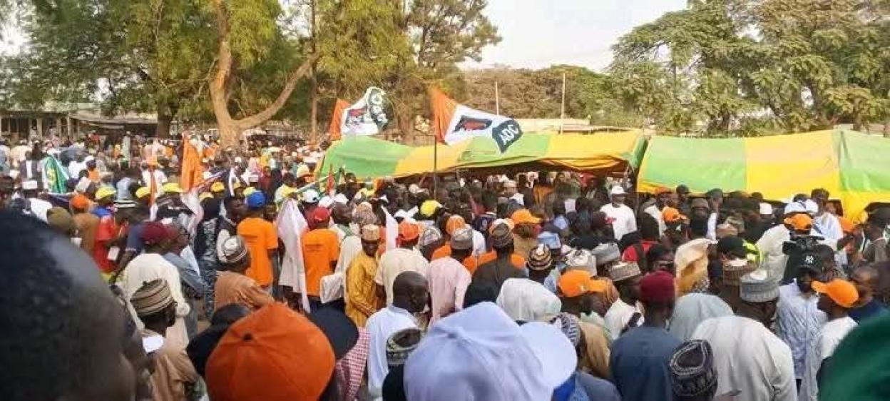 _flyingeze's tweet card. A mammoth crowd on Thursday accompanied the Governor of Kaduna State, Nasir El-Rufai, to his ward, where he collected his membership card for the African D.....