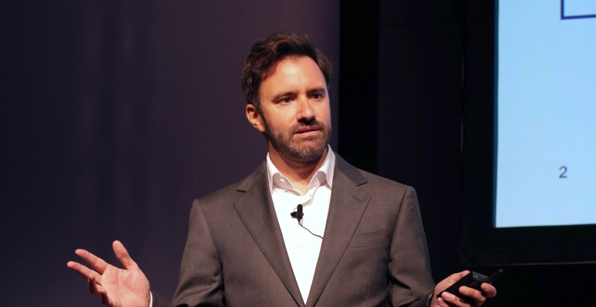 Gartner_jp's tweet card. 　なぜ企業の生成AI活用は思うように進まないのか？ 2025年8月27日から28日に開催されたガートナージャパンの「デジタル・ワークプレース サミット」で、その理由が明らかになった。パイロット導入は進むものの、大規模展開への投資意向を示した企業はわずか17％。8割超の組織が価値を実感できずに停滞している背景にある課題と、その解決に向けた実践的アプローチを「デジタル・ワークプレースにおける生成...