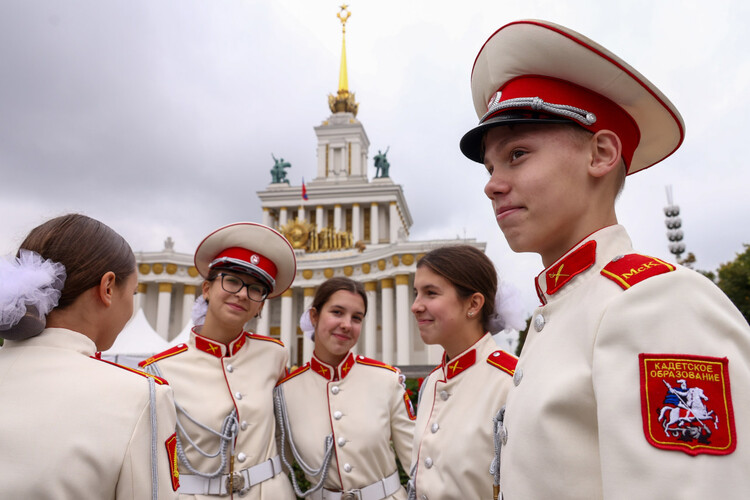 technolandy's tweet card. A vast militarization of Russia’s education system is gathering pace in classrooms, where active soldiers train students to handle weapons