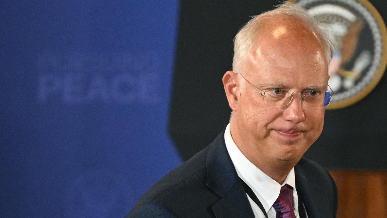 tagesschau's tweet card. Der russische Sondergesandte und Präsidentenberater Dmitrijew hält sich zu Gesprächen in den USA auf. In der Ukraine zündet ein Mann bei einer Personenkontrolle in einem Zug einen Sprengsatz. Vier...